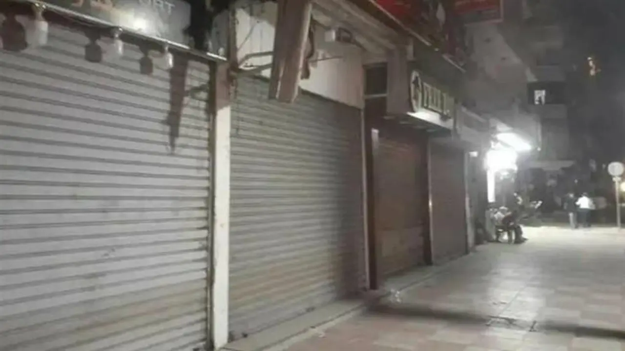 موعد إغلاق المقاهي وأماكن الترفيه يبدأ من التاسعة مساءً خارج النطاق التجاري